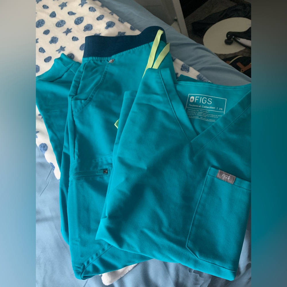 Figs Aqua Blue Scrub Ensemble